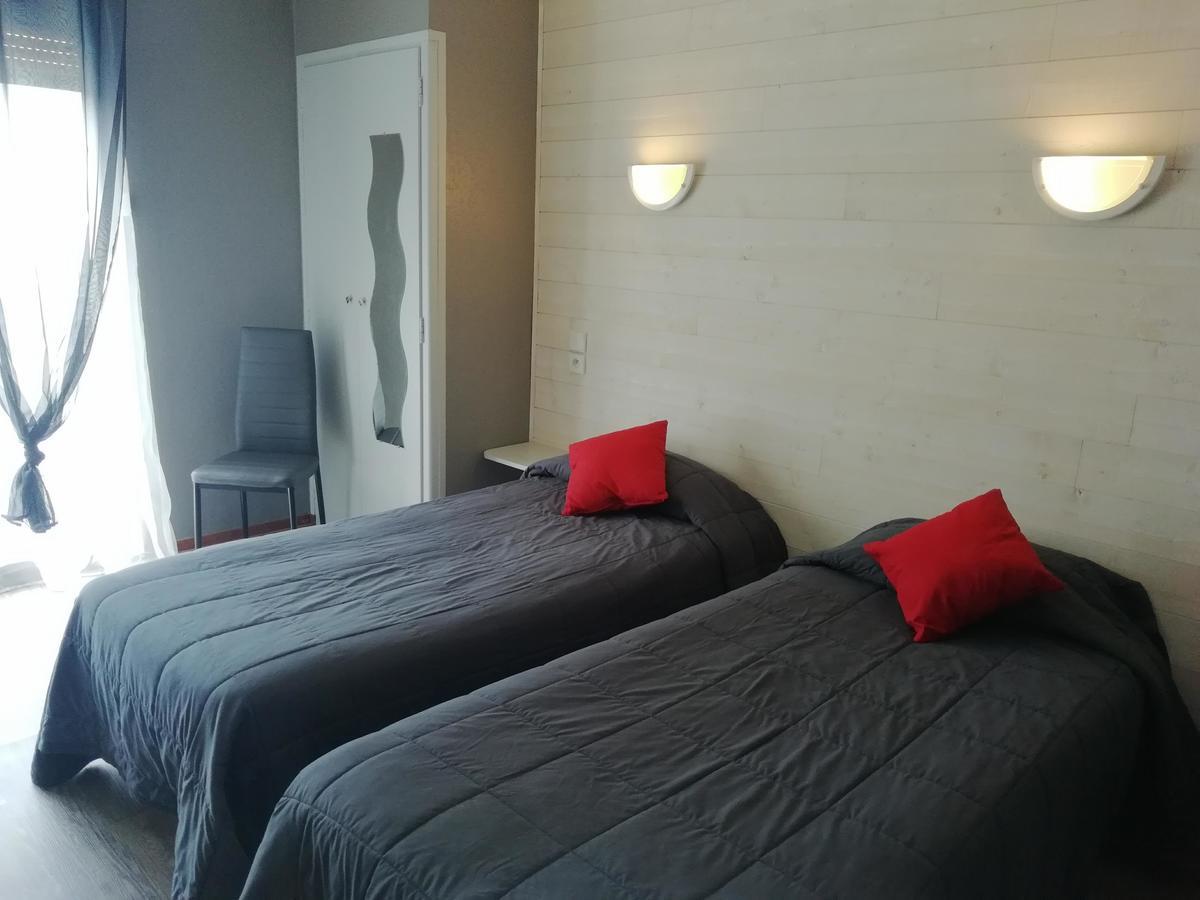 Hotel L'Oustalet Font-Romeu-Odeillo-Via Екстер'єр фото