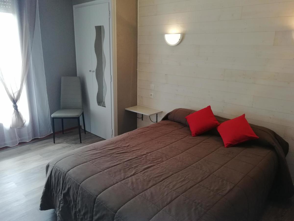Hotel L'Oustalet Font-Romeu-Odeillo-Via Екстер'єр фото