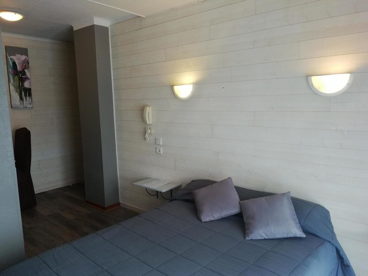 Hotel L'Oustalet Font-Romeu-Odeillo-Via Екстер'єр фото