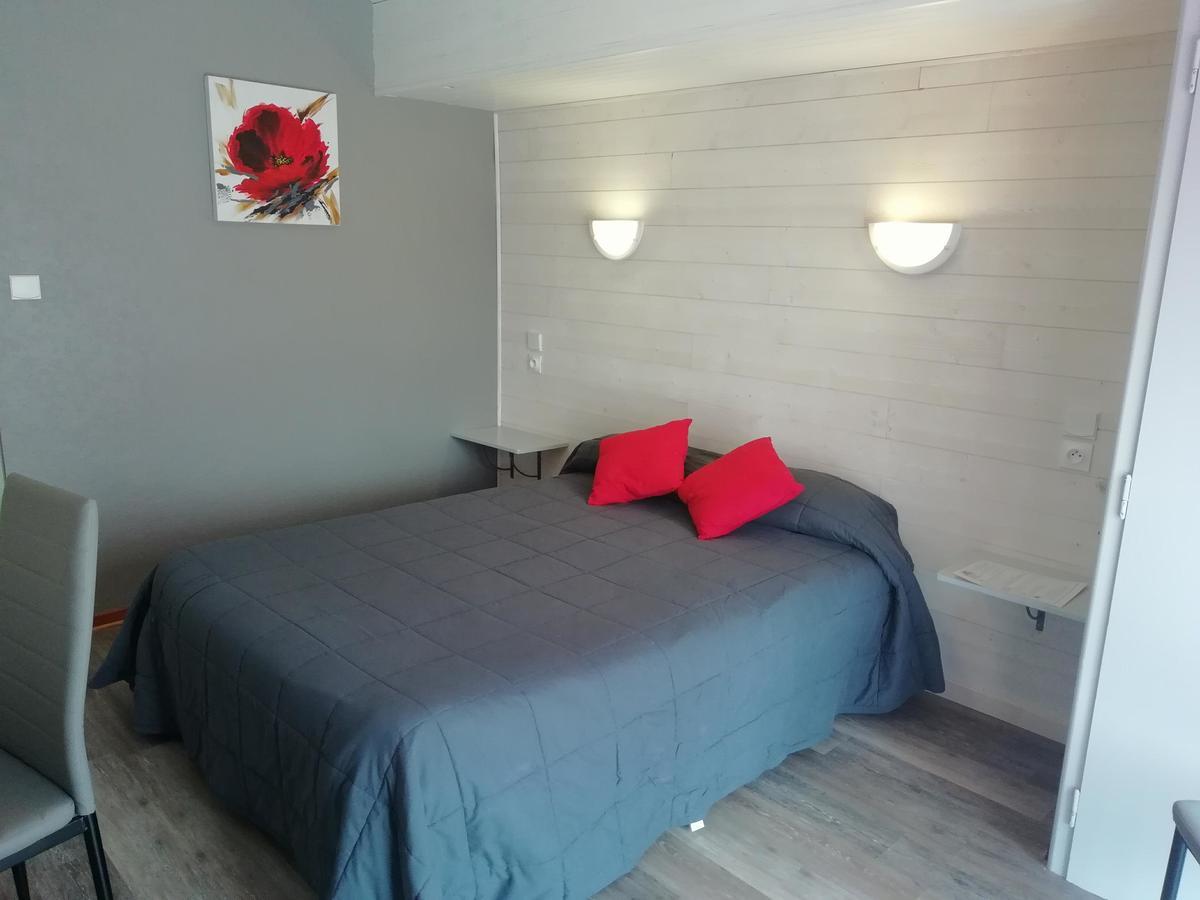 Hotel L'Oustalet Font-Romeu-Odeillo-Via Екстер'єр фото